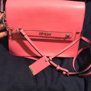 Crossbody GUESS bag. Pretty pink💕